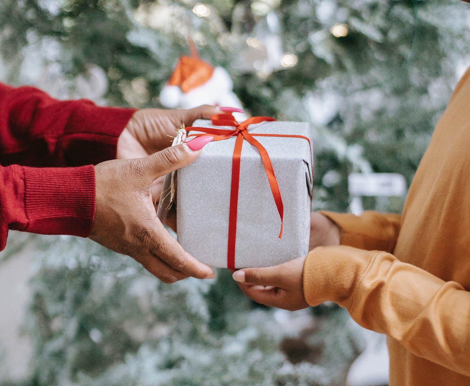 Image of giving someone a sustainable gift of EarthSuds conditioner tablets and unscented soap